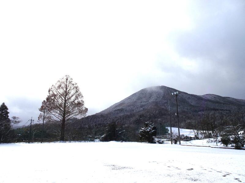 八幡のシンボル　”飯山”